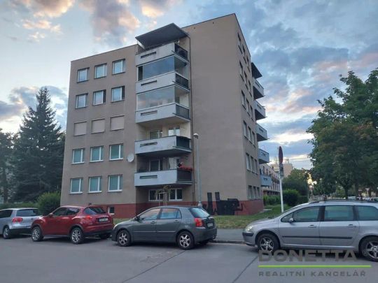 Pronájem zařízeného bytu 2+1 s balkónem – Malšovice, HK - Fotografie 1