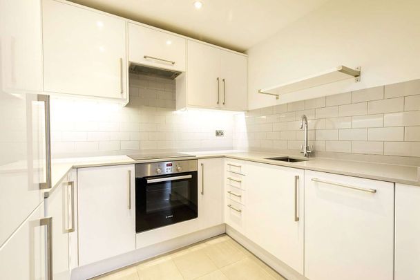 A large one bedroom church conversion in a fabulous Islington location. - Photo 1