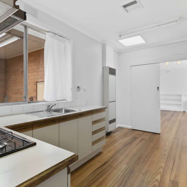 1/9 Iramoo Street, Balwyn - Photo 1