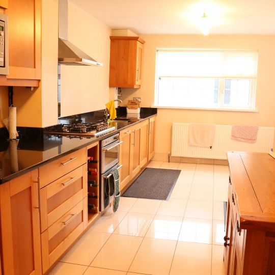 Room in 4-bedroom apartment in North Central Area, Dublin - Photo 1
