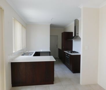 Modern 3-Bedroom, 2-Bathroom Home in Sought-After Catalina Estate - Photo 2