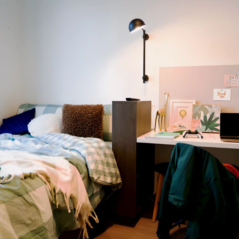 Signature Studio Apartment - Double Bed with Standard View - Photo 1