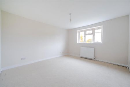 3 bedroom detached house to rent - Photo 4