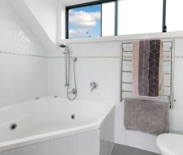 Split-Level Two-Bedroom Apartment in Dee Why - Photo 4