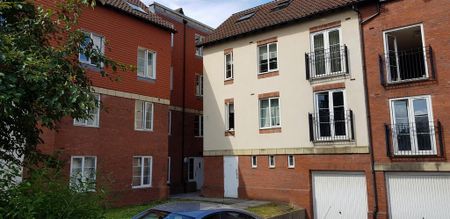 2 bedroom flat to rent - Photo 2