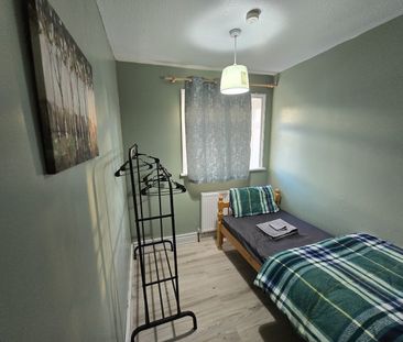 3 Bed Semi-Detached House, Manchester, M11 - Photo 6
