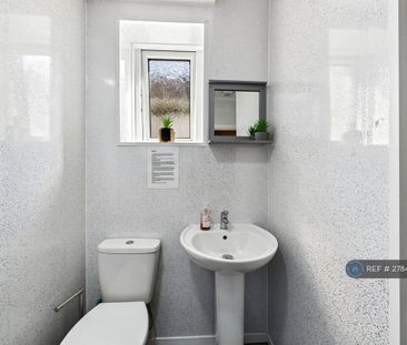 1 bedroom in a house share to rent - Photo 2