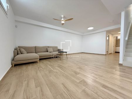 Excellent 6 Bedroom house / villa with 100m² garden for rent in Gran Alacant - Photo 2