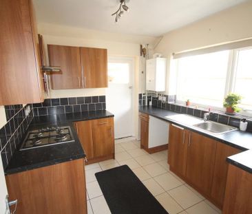 3 bedroom semi-detached bungalow to rent - Photo 3