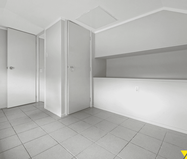 Spacious Three-Bedroom Home in Prime Mount Roskill Location - Photo 5