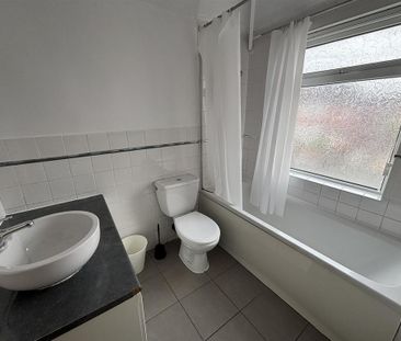 3 bedroom private hall to rent - Photo 1