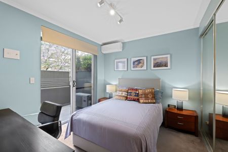 Modern Convenience Meets Vibrant Urban Lifestyle - Photo 2