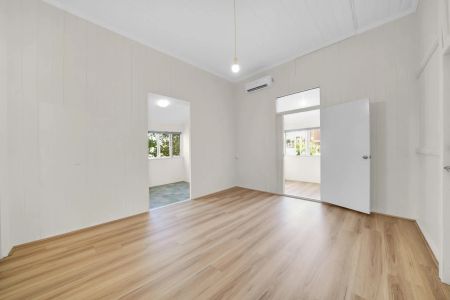 2/31 Chalk Street, Wooloowin. - Photo 2