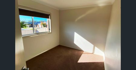 Sleek and Stylish - Photo 3