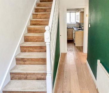 3 bed House - Mid Terrace To Let - Photo 2