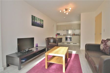 Guildford Road, Woking, Surrey, GU22 7LR - Photo 3