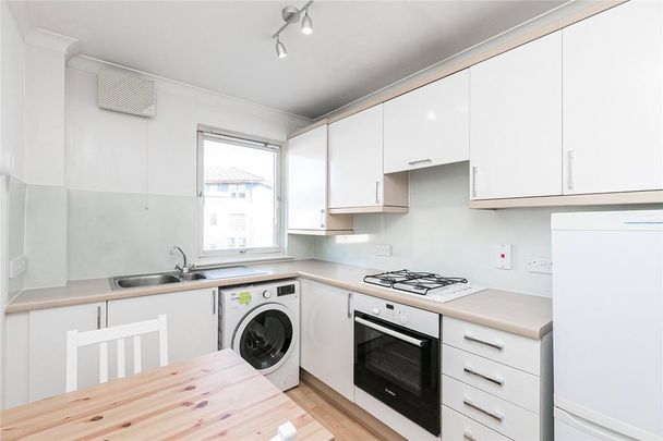 2 bedroom flat to rent - Photo 1
