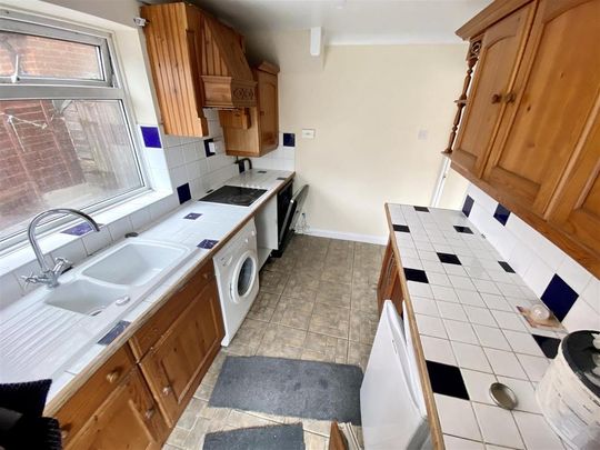 3 bedroom semi-detached house to rent - Photo 1