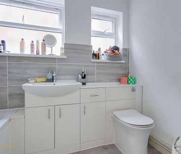 2 bed detached bungalow to rent in Lustrells Vale, Saltdean, BN2 - Photo 6