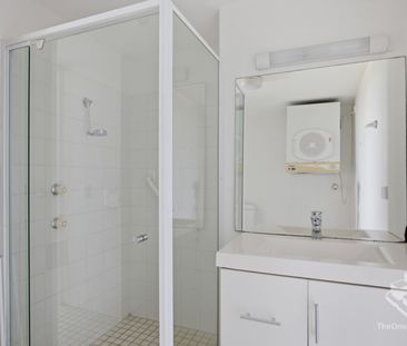1 Bedroom Apartment with Golf Course & Skyline Views - Photo 5