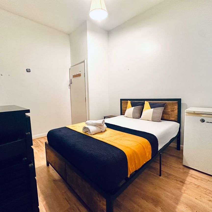 Room in a Shared Flat, Rutland Park Mansions, NW2 - Photo 1