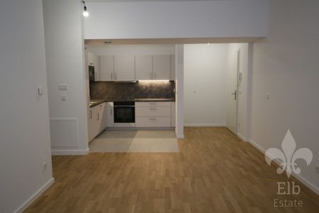 Traumhafter Sonnenuntergang vom eigenen Balkon-Erstbezug in erstklassig ausgestattete 2 Raum Wohnung - Photo 3