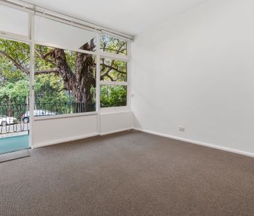 Refurbished One Bedroom Apartment in Great Location - Photo 4