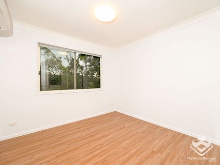 A Peaceful, Comfortable & Fully Renovated Townhouse in Ashmore - Photo 2