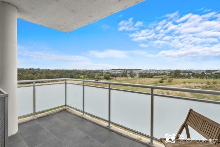 Convenient and contemporary living! - Photo 3