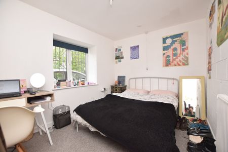 2 Bed Semi-Detached House, Old Chapel, BS2 - Photo 2