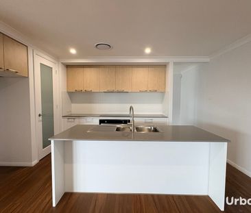 Stunning Four Bedroom Home in Lochinvar! - Photo 6