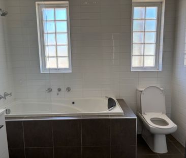 Charming Family Home in Dallas! - Photo 6