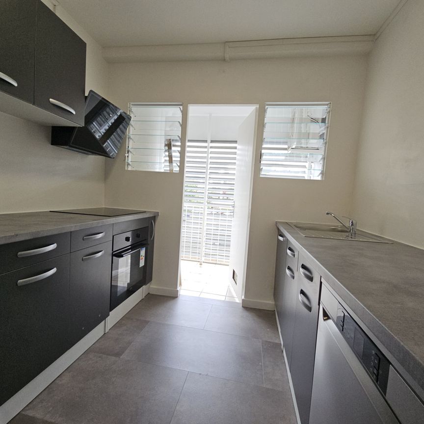 Location Appartement 3 pièces 75m² ST DENIS 97400 - Photo 1