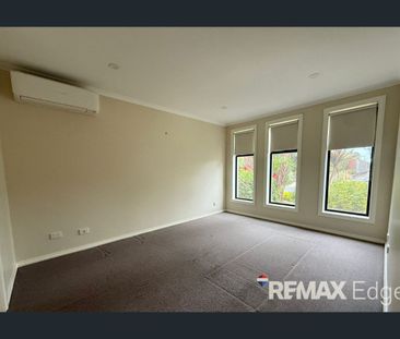 12 Island Way, Point Cook, Vic 3030 - Photo 4