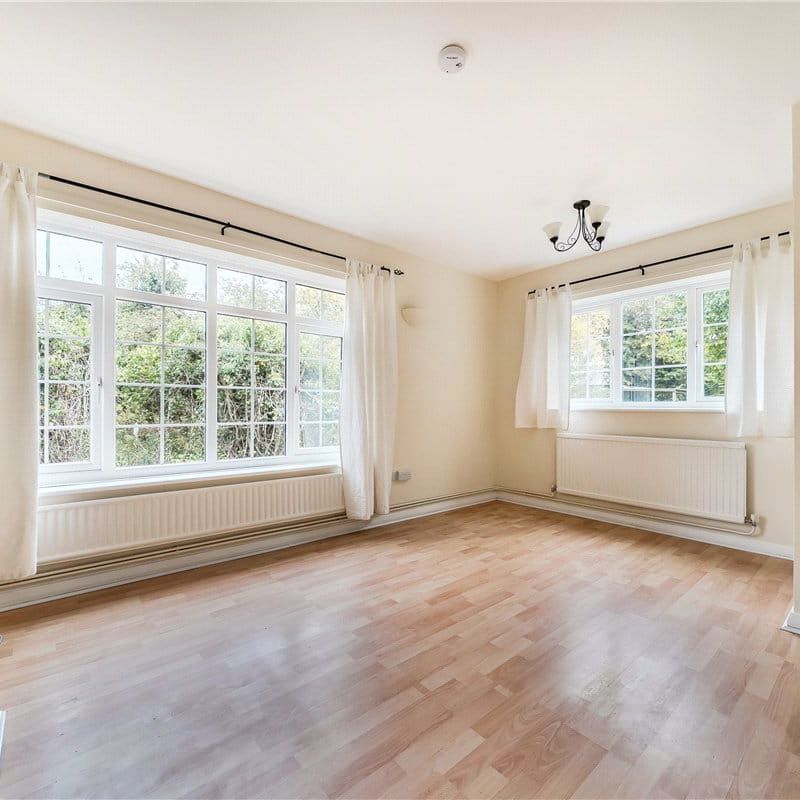 A charming two bedroom bungalow in the village of Baydon. - Photo 1