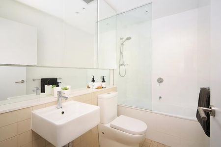 Stunning Two Bedroom Apartment - Partly Furnished - Photo 4