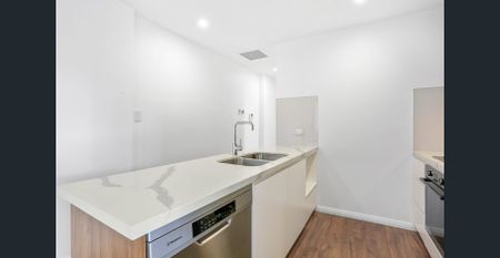 SPACIOUS & OVERSIZED APARTMENT WITH COMMON ROOFTOP - Photo 5