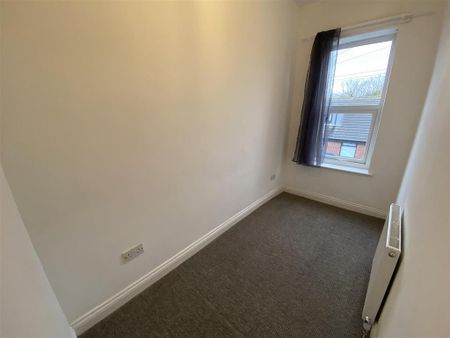 2 bedroom end of terrace house to rent - Photo 4