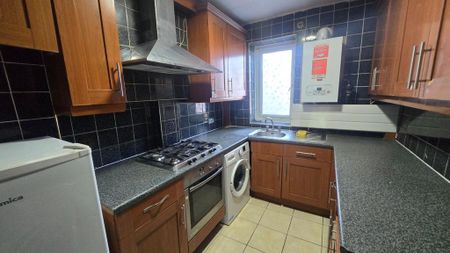 4 bedroom flat to rent - Photo 4