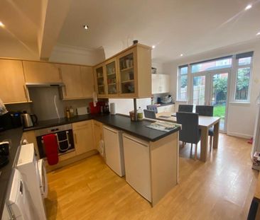 St Chads View (Room 1), Headingley, Leeds - Photo 6