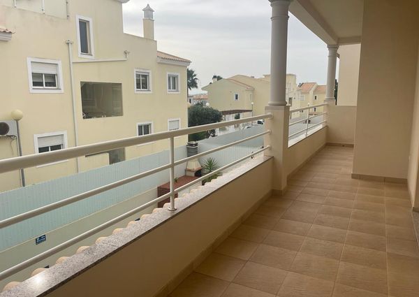 Excelente moradia V3 com Piscina localizada em Albufeira na zona das Ferreiras.
