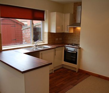2 bed Semi-Detached - To Let - Photo 5