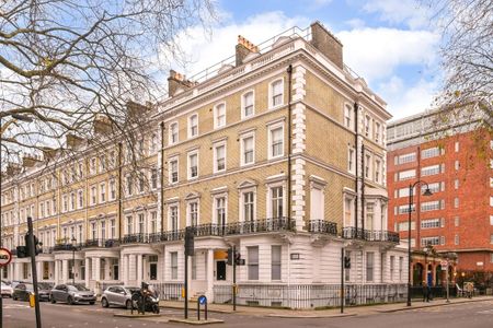 Elegant South Kensington living. A spacious 3-bedroom period apartment in prime location. - Photo 5