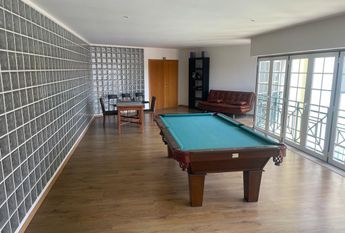 APARTAMENTO T2 REMODELADO - QUINTA BELOURA COM TERRAÇO E PISCINA