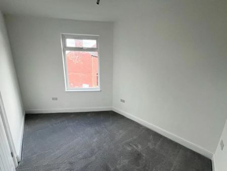 3 bedroom end of terrace house to rent - Photo 2