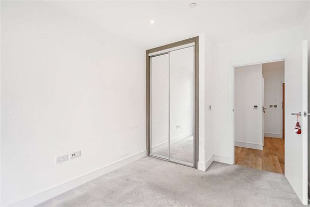 Exceptional 1 bed, 1 bathroom on the 5th floor of this brand new development in Battersea. - Photo 1