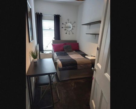 4 bedroom terraced house to rent - Photo 4