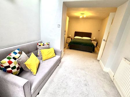 Oakley Square, Mornington Crescent, London NW1 1NH - Photo 4