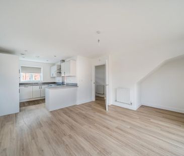 3 bedroom end of terrace house to rent - Photo 3