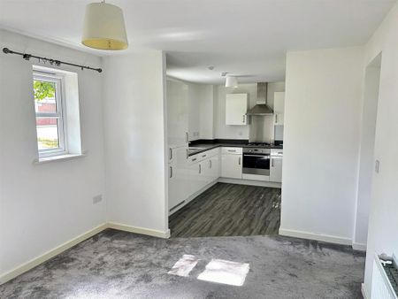 2 bedroom flat to rent - Photo 2